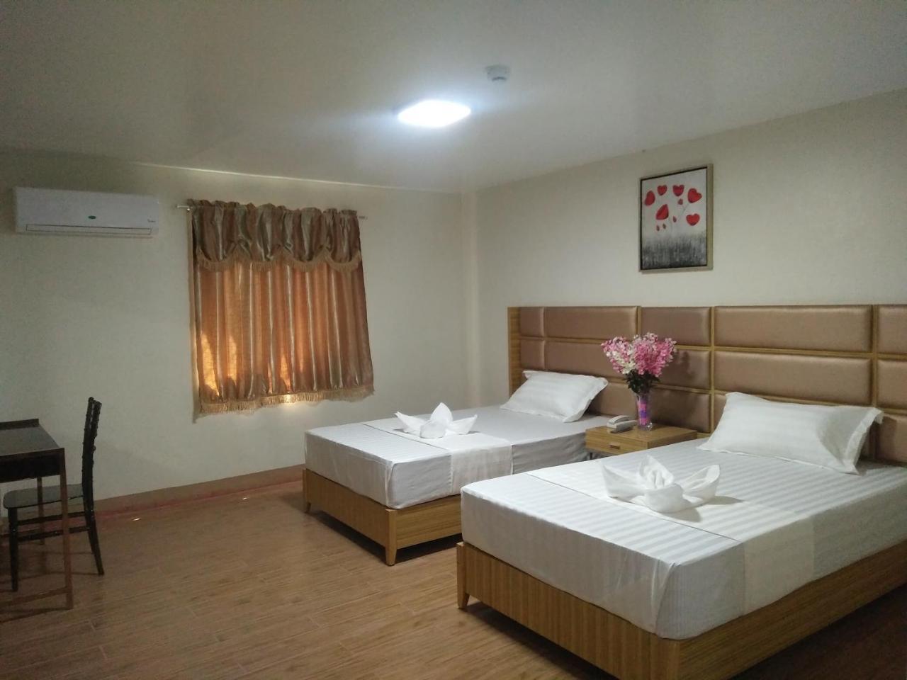 Meaco Royal Hotel - Batangas City Buitenkant foto