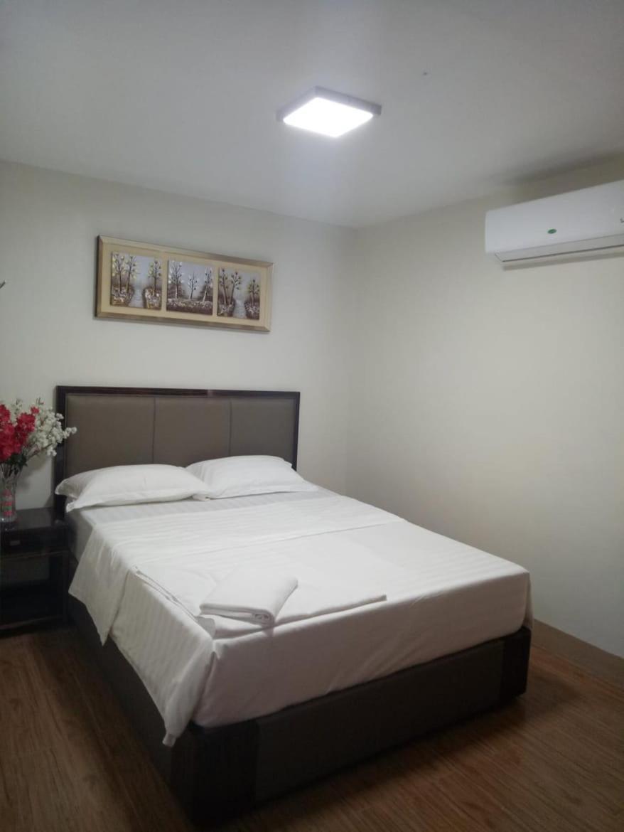 Meaco Royal Hotel - Batangas City Buitenkant foto