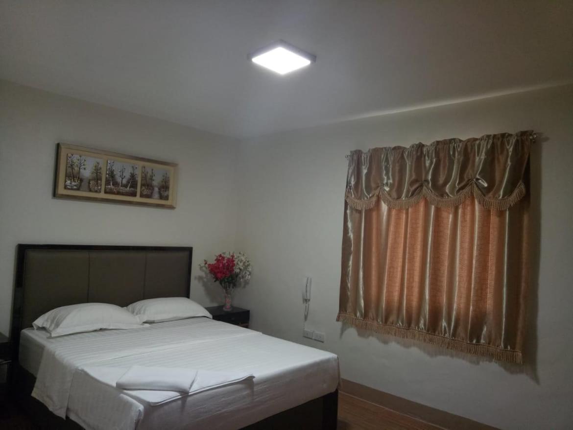 Meaco Royal Hotel - Batangas City Buitenkant foto