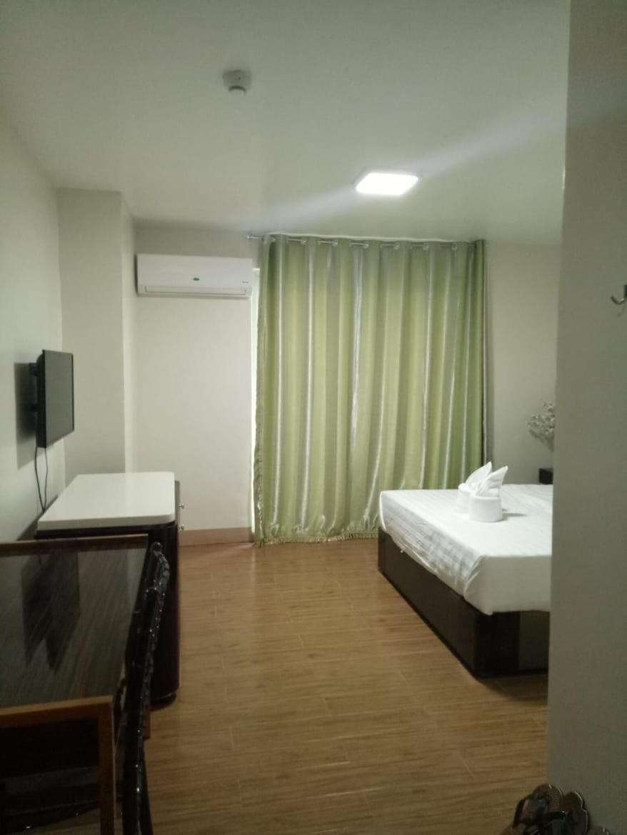 Meaco Royal Hotel - Batangas City Buitenkant foto
