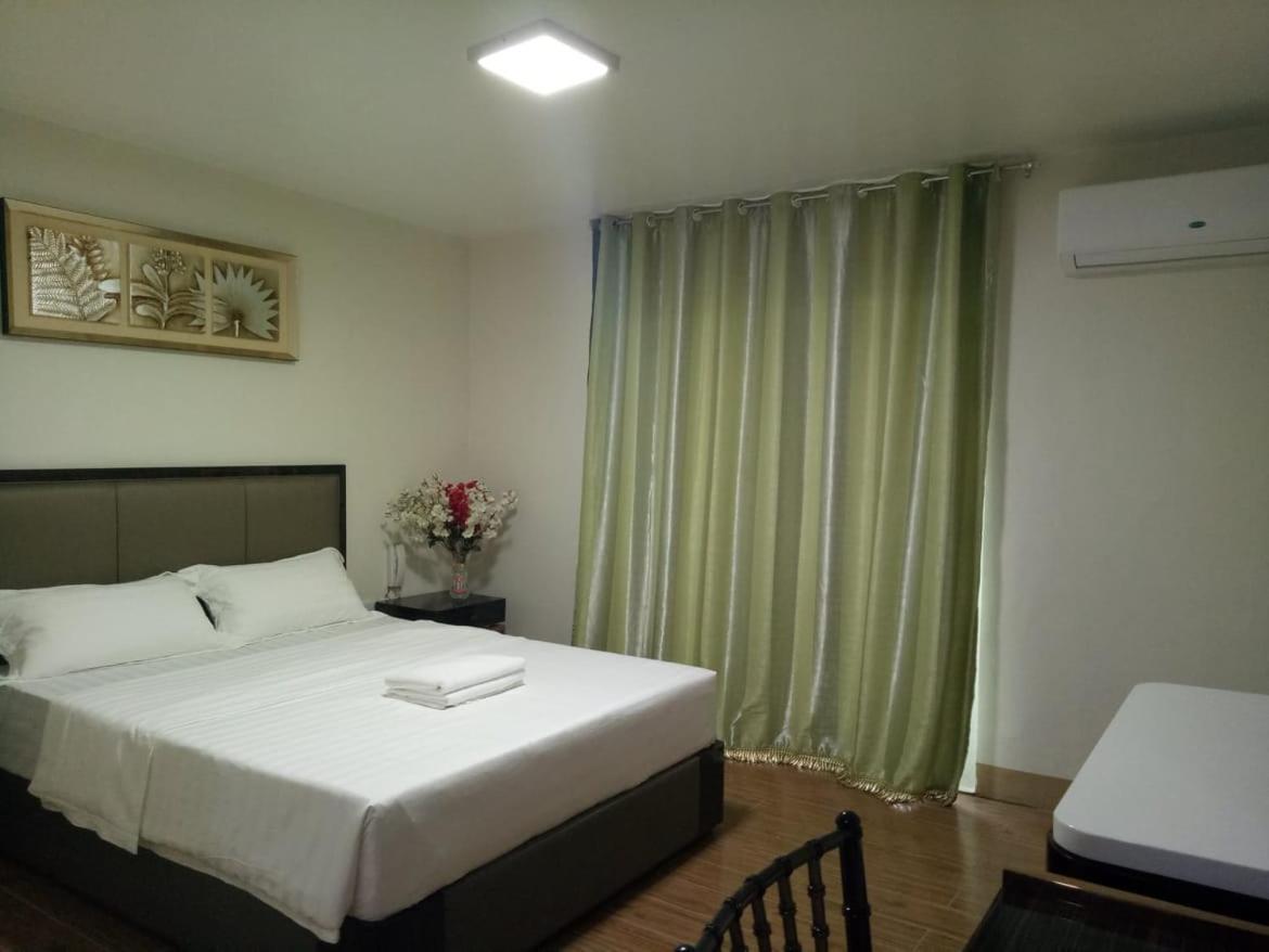 Meaco Royal Hotel - Batangas City Buitenkant foto