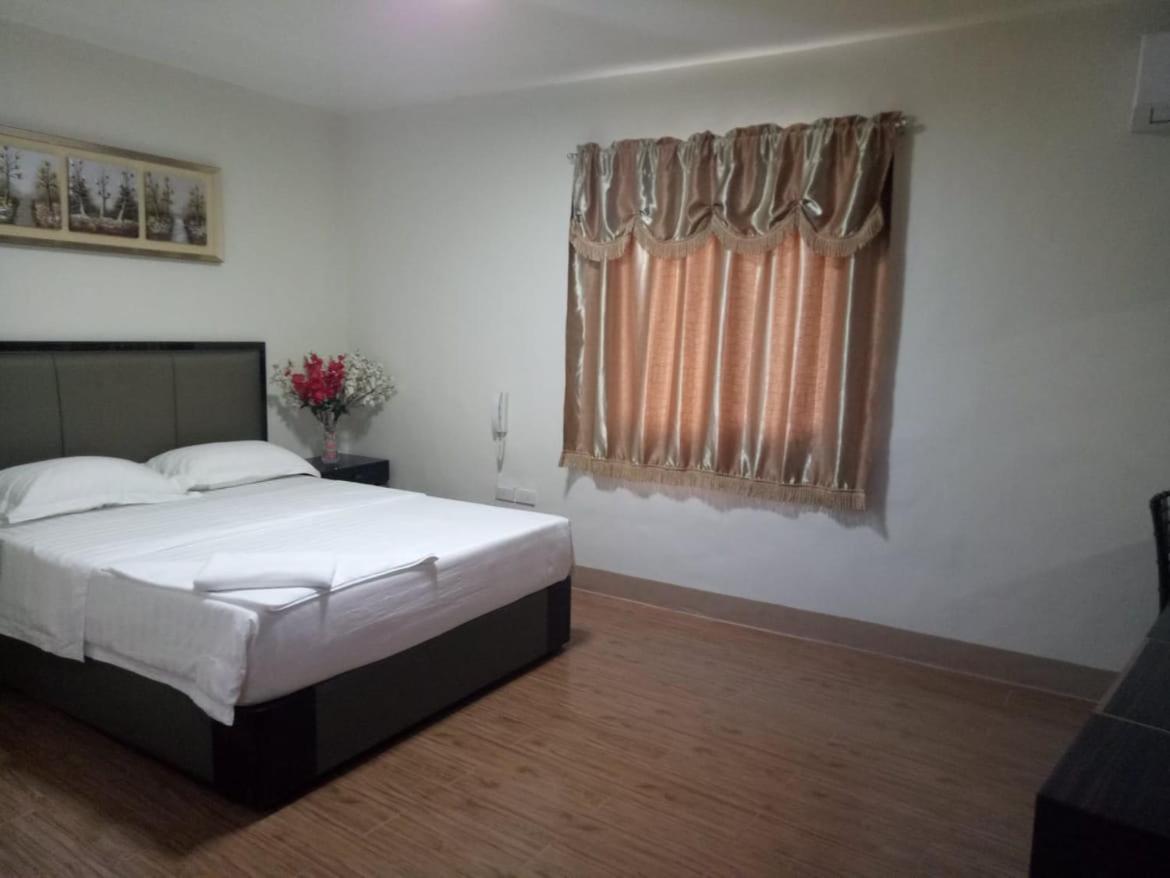 Meaco Royal Hotel - Batangas City Buitenkant foto