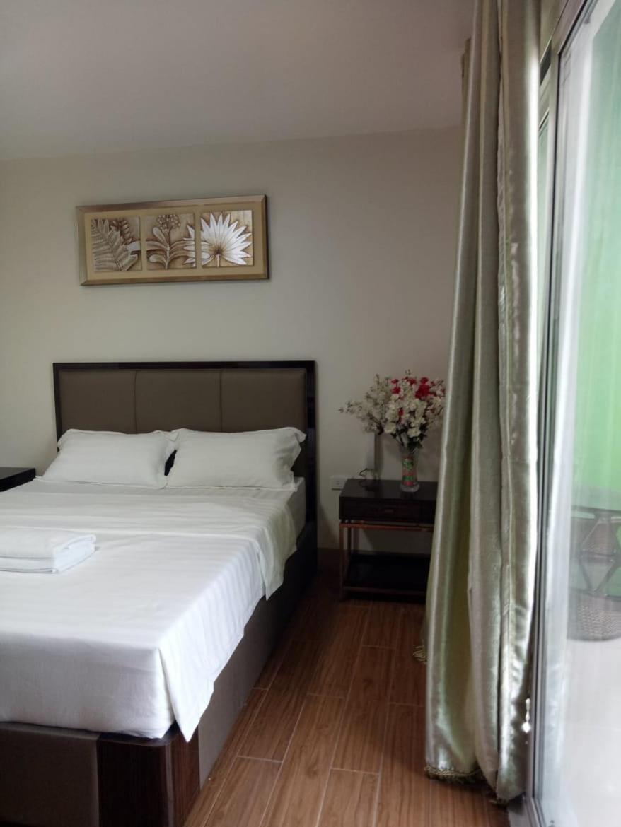 Meaco Royal Hotel - Batangas City Buitenkant foto