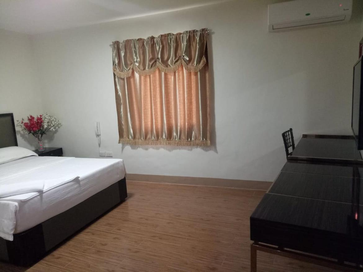 Meaco Royal Hotel - Batangas City Buitenkant foto
