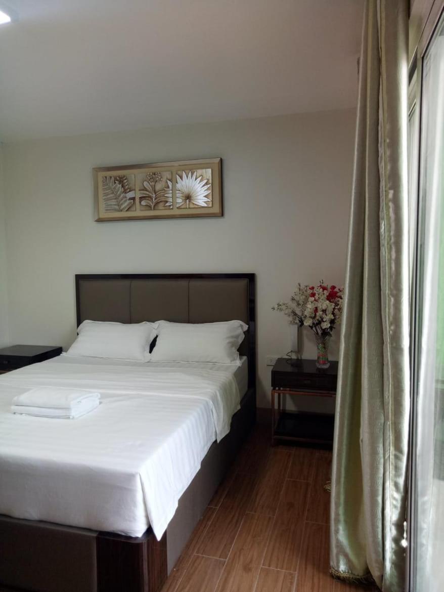 Meaco Royal Hotel - Batangas City Buitenkant foto