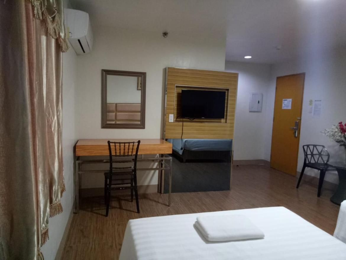 Meaco Royal Hotel - Batangas City Buitenkant foto