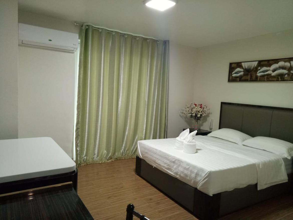 Meaco Royal Hotel - Batangas City Buitenkant foto
